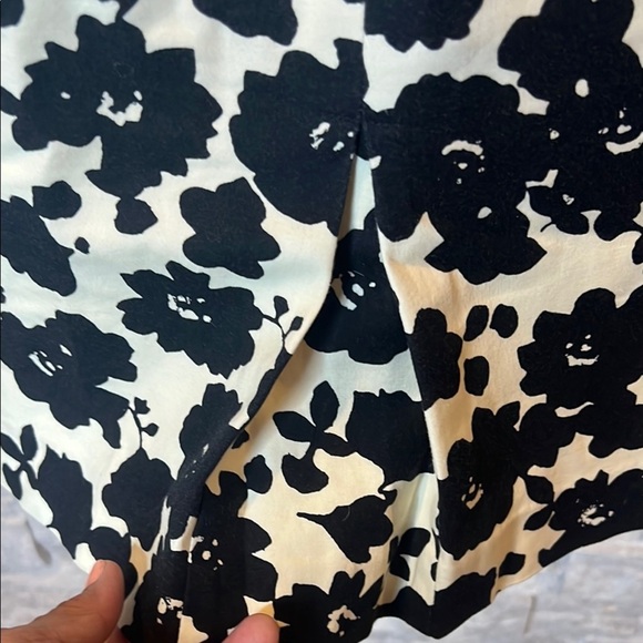 Loft Floral Black and White Floral Skirt size 6 - Picture 10 of 12